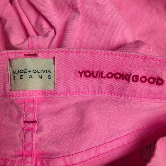 Alice + Olivia • Pink Jeans - Picture 4 of 10